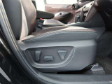 パワーシート搭載。微妙な調整が手軽にでき、ピッタリなポジションで運転することが可能です。