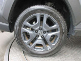 純正アルミホイール。とても精度が高く、走行安定性、デザイン性ともに優れてます。安心してお乗り頂けます。