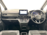 いつでも気持ちよく運転できて、使い勝手のいい収納や体をケアするシート、細部にまでこだわったインテリア♪