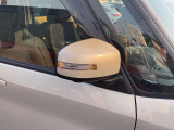 付いているだけで高級感のUPするウィンカー内蔵サイドミラー♪もちろん見た目だけでなく、対向車からの視認性の向上につながり、安全度もUP☆