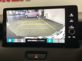後方確認はお任せ! リアカメラ装備でバック駐車をサポートします。