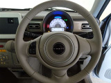 【ステアリングスイッチ】対応オーディオなら、運転中ハンドルから手を放すことなく、ラジオのチャンネルや、ボリュームの変更などをスマートに行うことができますよ♪