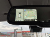 アラウンドビューモニター・バックモニター表示機能つきルームミラー。夜間走行時に便利な自動防眩機能付きです。