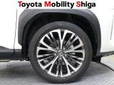 デザイン性に優れたトヨタ純正のアルミホイールを装着しております。