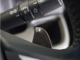 【パドルシフトレバー】走行状況に合わせて、お好みのギヤ比で走行が出来ます。下り坂でのエンジンブレーキの強弱やお好きな変速タイミングでのシフトチェンジが可能。