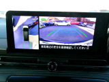 アラウンドビュ-モニタ-装備。上から見下ろしているような映像が表示されるので、車庫入れ時も安心です!
