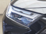 LEDヘッドライトです。デザイン性がよくとても明るいので、夜間の走行や悪天候でも安心です。