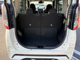 荷室広々。後席を倒して大きい荷物や長い荷物の積み込み可能に。