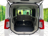 後席を格納すると、これだけの広さが!シーンに合わせたシートアレンジで、大きな荷物も積むことが出来ます♪