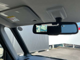 アラウンドビューモニター・バックモニター表示機能つきルームミラー。夜間走行時に便利な自動防眩機能付きです。