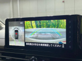 【全周囲カメラ】専用のカメラにより、上から見下ろしたような視点で360度クルマの周囲を確認することができます☆死角部分も確認しやすく、狭い場所での切り返しや駐車もスムーズに行えます。