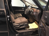 フィット感のあるシート。身体をしっかりと支えてくれるので、長時間の運転も快適にサポートしてくれます。