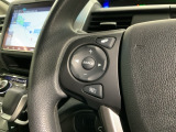 ステアリングにオーディオ操作スイッチが付いています。オーディオ画面に直接タッチしなくても操作が出来ますので、運転に集中できます。