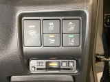 Hondaセンシング用の、VSA(ABS+TCS+横滑り抑制)解除と路外逸脱抑制機能のオンオフスイッチなどはハンドルの右側に装備しています。その下にETCがついています。