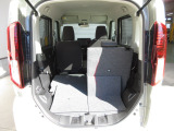 荷物によって片側のみシートを倒して使うことも出来ます!