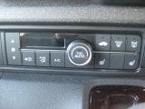 フルオートエアコン付きです。1年中どんな季節でも快適温度に設定が出来るのでドライブや通勤が楽しくなります。