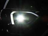 LEDオートヘッドライトを搭載しております。非常に明るく夜間走行時に非常に重宝します。