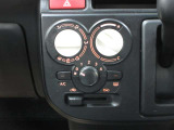 エアコンも装備されています。車内の温度を調整して、より快適にお過ごしいただけます。