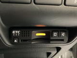 ハンドルの右下にETCがついています。高速道路の料金所の通過も楽々です!。 カードの取り出しもしやすい場所についています。