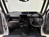 見易い計器類と運転し易いドライビングポジションは、視角も少なく前方&左右の見切りが良く運転し易いクルマです