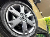 【純正アルミホイール】外観にマッチした純正アルミホイールを装着しております。各種社外アルミホイールや、スタッドレスタイヤも取扱いしております。是非ご相談ください♪