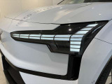 LEDヘッドライトは北欧神話でのトールハンマーがスタイリッシュなデザイン性となっており他車を魅了します。