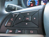 【ステアリングスイッチ】ハンドルから手を離さずオーディオ操作の一部が行えます。
