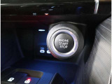 プッシュスタートエンジンタイプのお車です♪キーはカバンにインしたまま☆