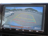 バックモニター付きでガイドラインがモニターに表示され、車庫入れや縦列駐車などの際に役立ちます!