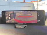 【360度モニター】クルマの前後左右に備えたカメラを活用し、トップビュー・フロントビュー・リアビュー・左右サイドビューの映像をセンターディスプレイに表示し、確認しづらいエリアの安全確認をサポート!