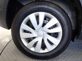 ホイールは車のデザインにマッチした専用タイプです。