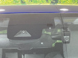【トヨタセーフティセンス】走行中に前方の車両等を認識し、衝突しそうな時は警報とブレーキで衝突回避と被害軽減をアシスト。より安全にドライブをお楽しみいただけます。