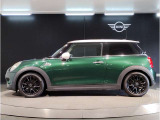 MINIのアロイ・ホイールは、MINIらしさの象徴である、ゴーカート・フィーリングを向上させるために技術の粋を集めて開発されています。