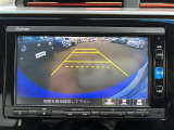 【バックモニター】後ろのカメラの映像をモニターに映し出すことができます!後方の見えない死角や、障害物との距離感をしっかり確認することができます!駐車が苦手な方におすすめです。