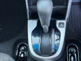 ステアリングから手を離せばすぐそこにある、使い勝手のいいシフトノブです。