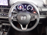 ハンドル左側にはオーディオ操作が出来るオーディオリモートコントロールスイッチ、右側にはHonda SENSINGとオートクルーズコントロールのスイッチを装備!長距離運転や高速道路の運転では大活躍です!
