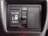 運転席からもスライドドアをボタン操作でスピーディーに開閉できます!またスマートキーでも操作できるので便利です。