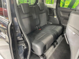 後部座席も気になるようなキズ・汚れやへたり等、大きなダメージはなく、良好な状態です。
