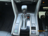操作しやすいシフトレバーで見た目もシンプルです!!