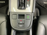 パーキングブレーキはスマートな電子制御式と合わせて渋滞時等にブレーキペダルから足を離しても停車状態を保持してくれるオートブレーキホールド機能で運転が楽になります。スタートはアクセルペダルを踏むだけ