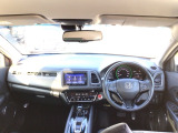 【前方視界】開放的な前方視界!運転がしやすく疲れにくいです♪窓が大きく、見通しがとっても良いおクルマですよ♪