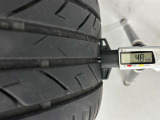 夏タイヤの残り溝は4.8mmです。スリップラインからは3.0mmとなっております。