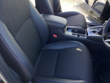 フロントシートです!!セパレートシートなのでお尻をしっかりホールド!!スポーティな運転にも最適です!!