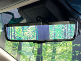 【デジタルインナーミラー】後席の大きな荷物や同乗者で後方が確認しづらい時でも安心!カメラが撮影した車両後方の映像をルームミラー内に表示。クリアな視界で状況の確認が可能です!