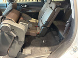 自動車保険について。正規ディーラーだけの特別なブランド保険に加入いただけます。基本補償に加え5つの項目をカバーする「プレミアムプラス」と、長期契約による安定した保険料で、さらなる安心と満足を提供します