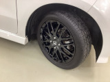 15インチブラック塗装アルミホイールで足元を引き締めます!