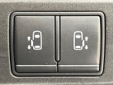【両側パワースライドドア】スマートキーや運転席のスイッチで後席両側スライドドアの開閉が可能♪電動だから力を入れてドアを開ける必要が無く、小さなお子様でも簡単に開け閉めでき快適です♪v