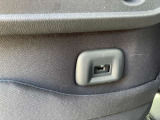 後部座席にも携帯の充電に便利なUSBポートが付いています!