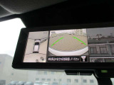 アラウンドビューモニターが付いていて、お車を空から見たような目線で駐車できます。