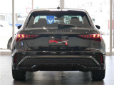 後続車両から長く見られるリヤスタイルも、Audiらしく上品で洗練されたデザインで見る人を惹きつけます。